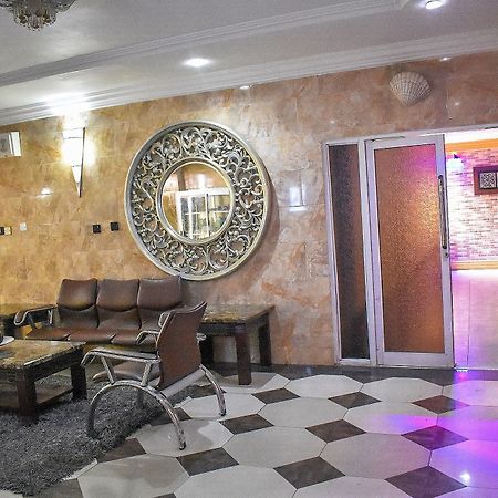 Dublina Suites Festac Town Kültér fotó