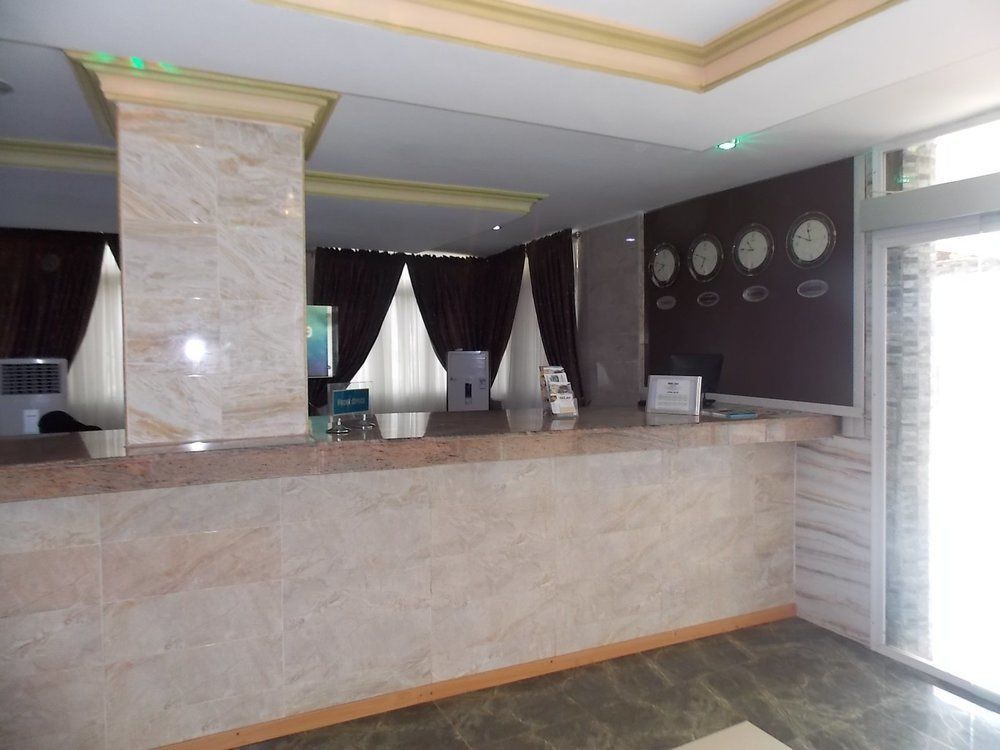 Dublina Suites Festac Town Kültér fotó
