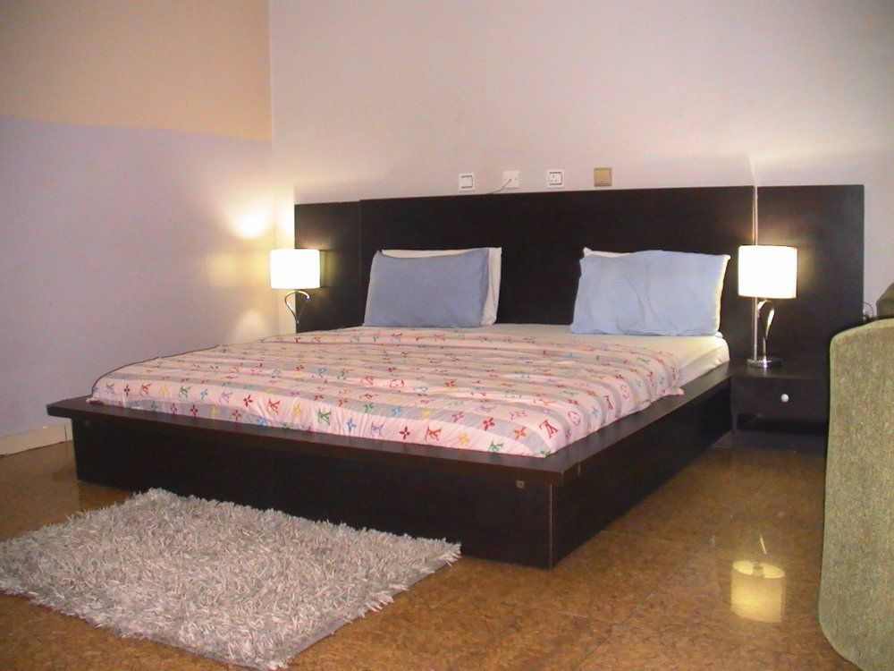 Dublina Suites Festac Town Kültér fotó