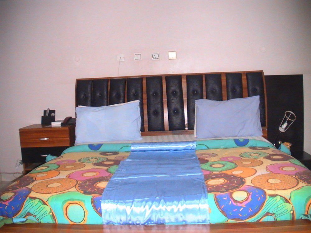Dublina Suites Festac Town Kültér fotó
