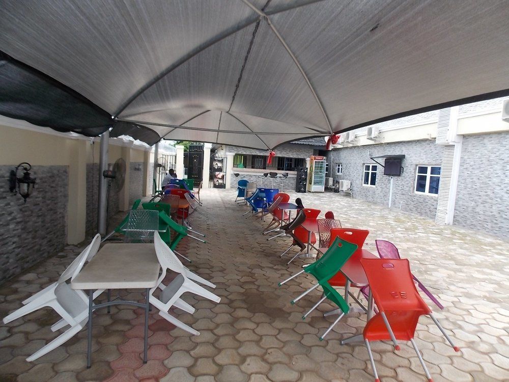Dublina Suites Festac Town Kültér fotó