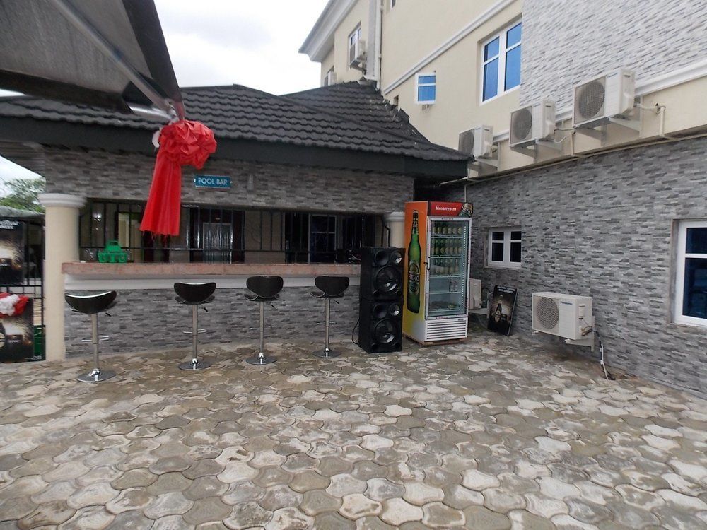 Dublina Suites Festac Town Kültér fotó