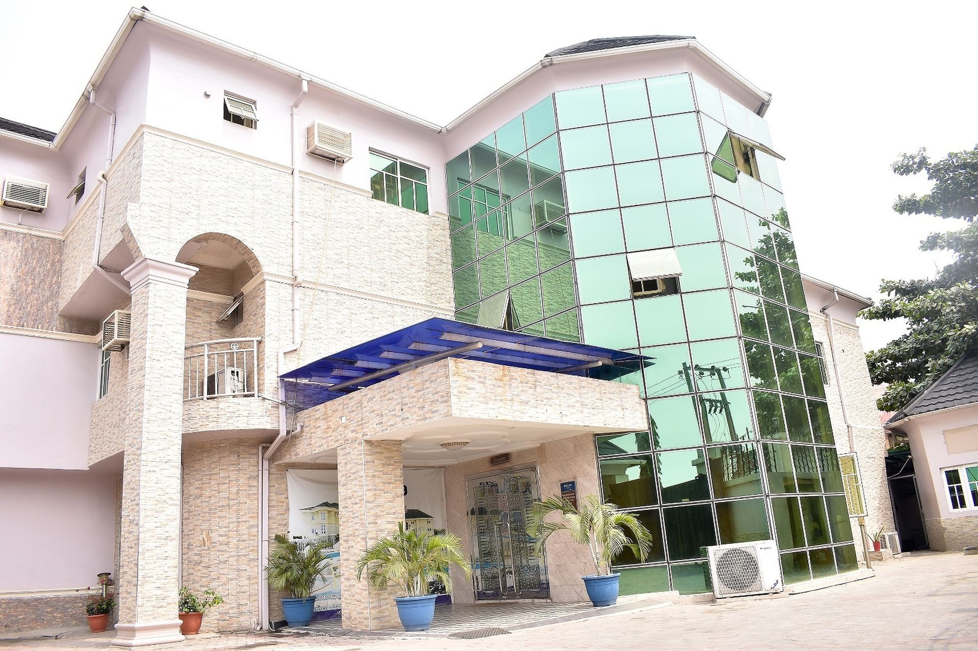 Dublina Suites Festac Town Kültér fotó