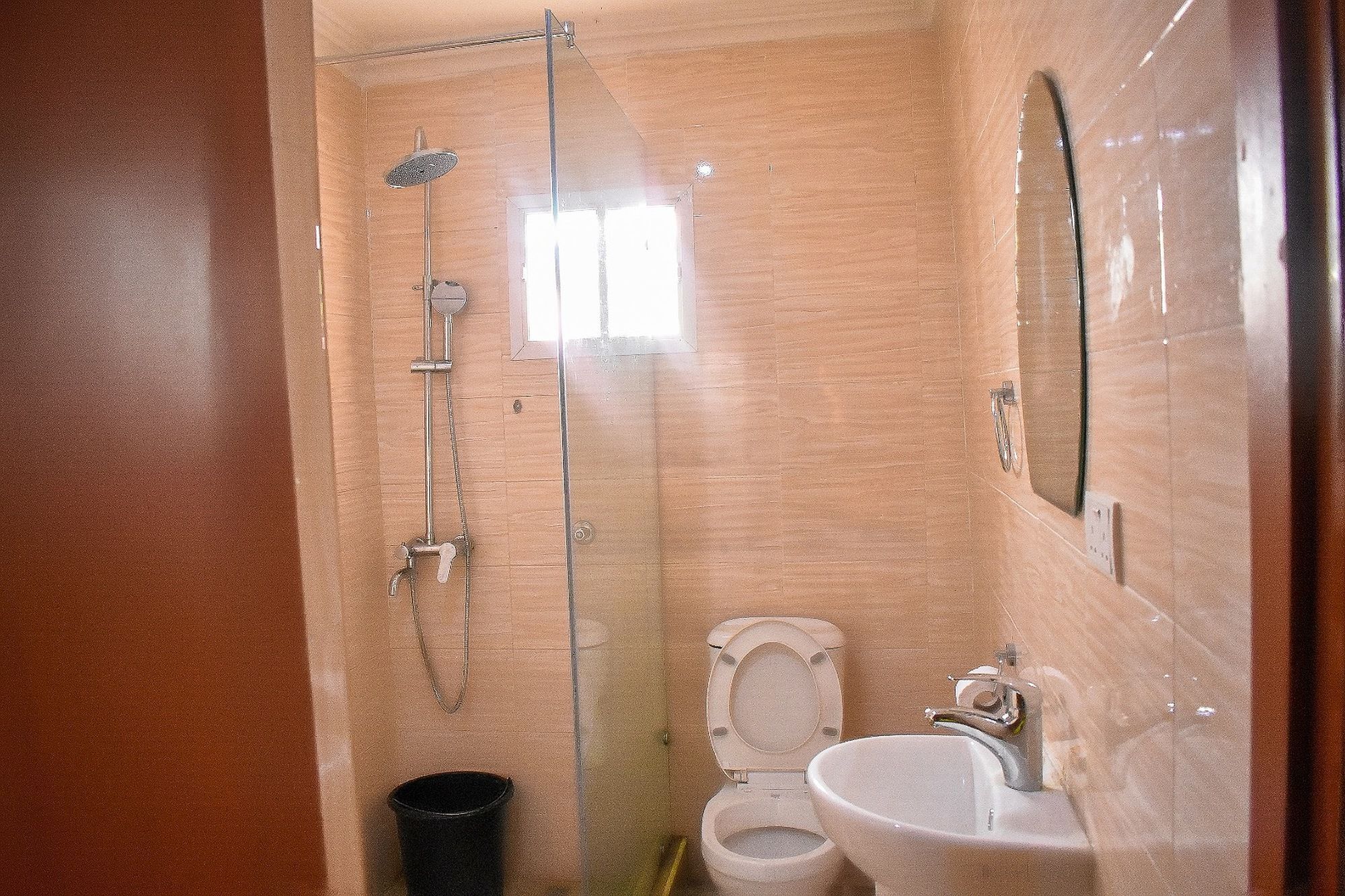 Dublina Suites Festac Town Kültér fotó