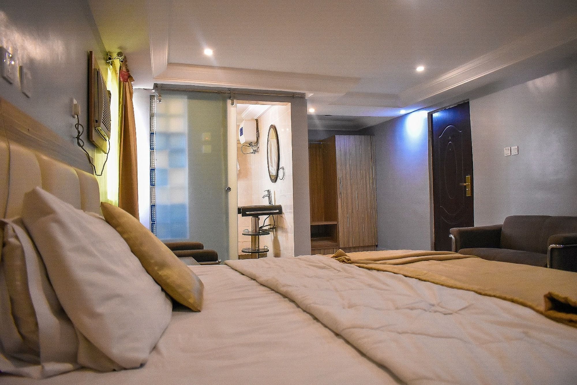 Dublina Suites Festac Town Kültér fotó