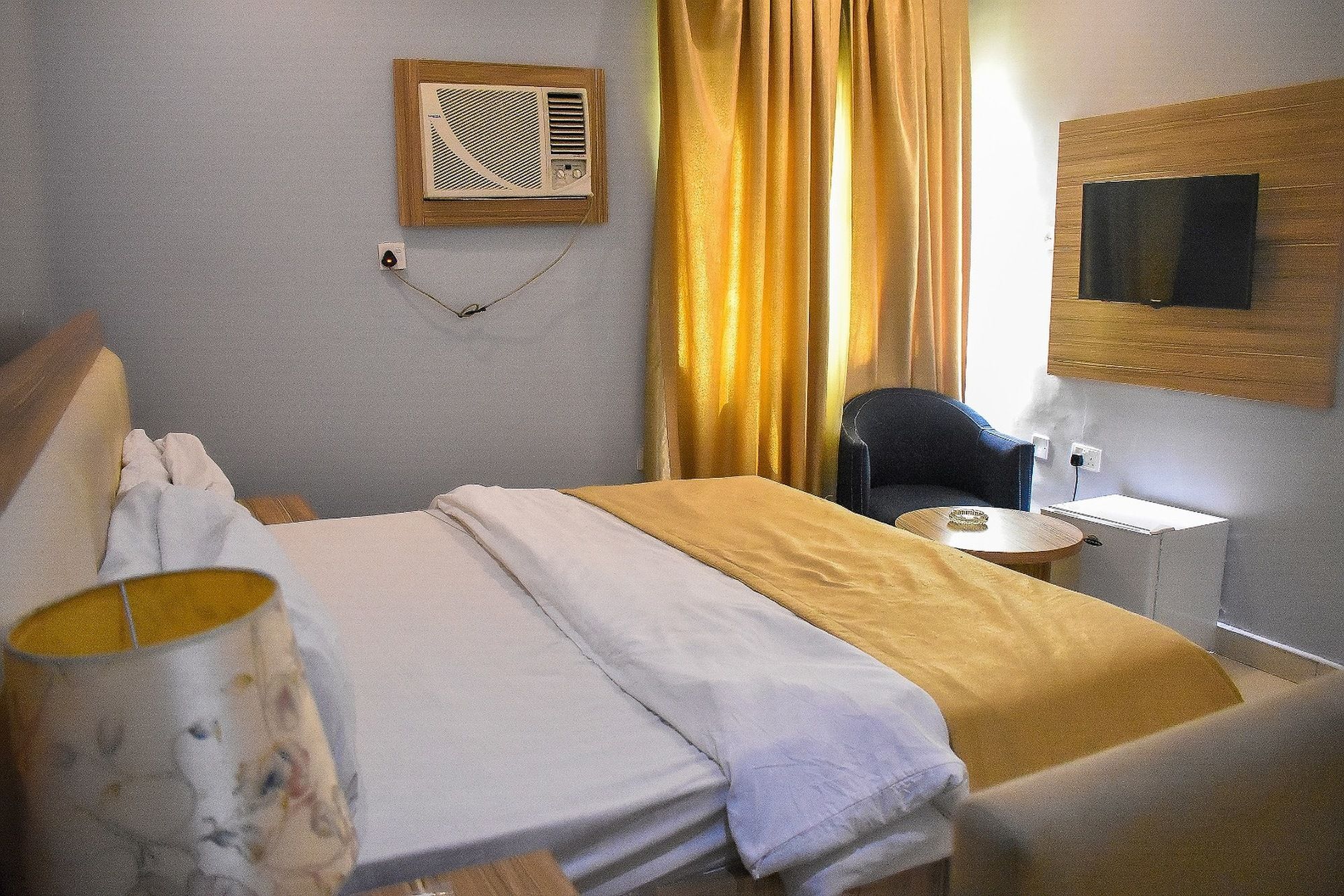 Dublina Suites Festac Town Kültér fotó