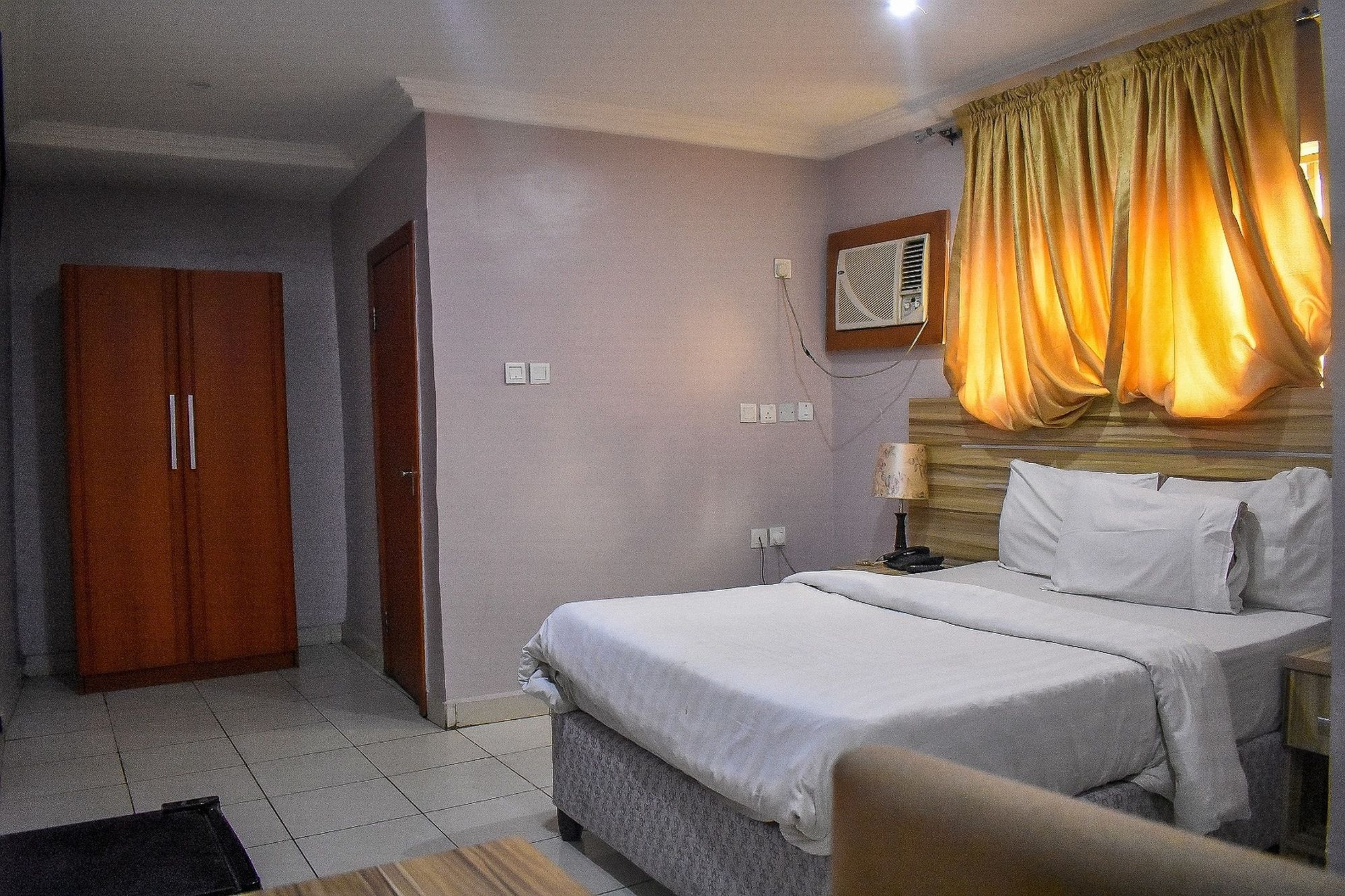 Dublina Suites Festac Town Kültér fotó