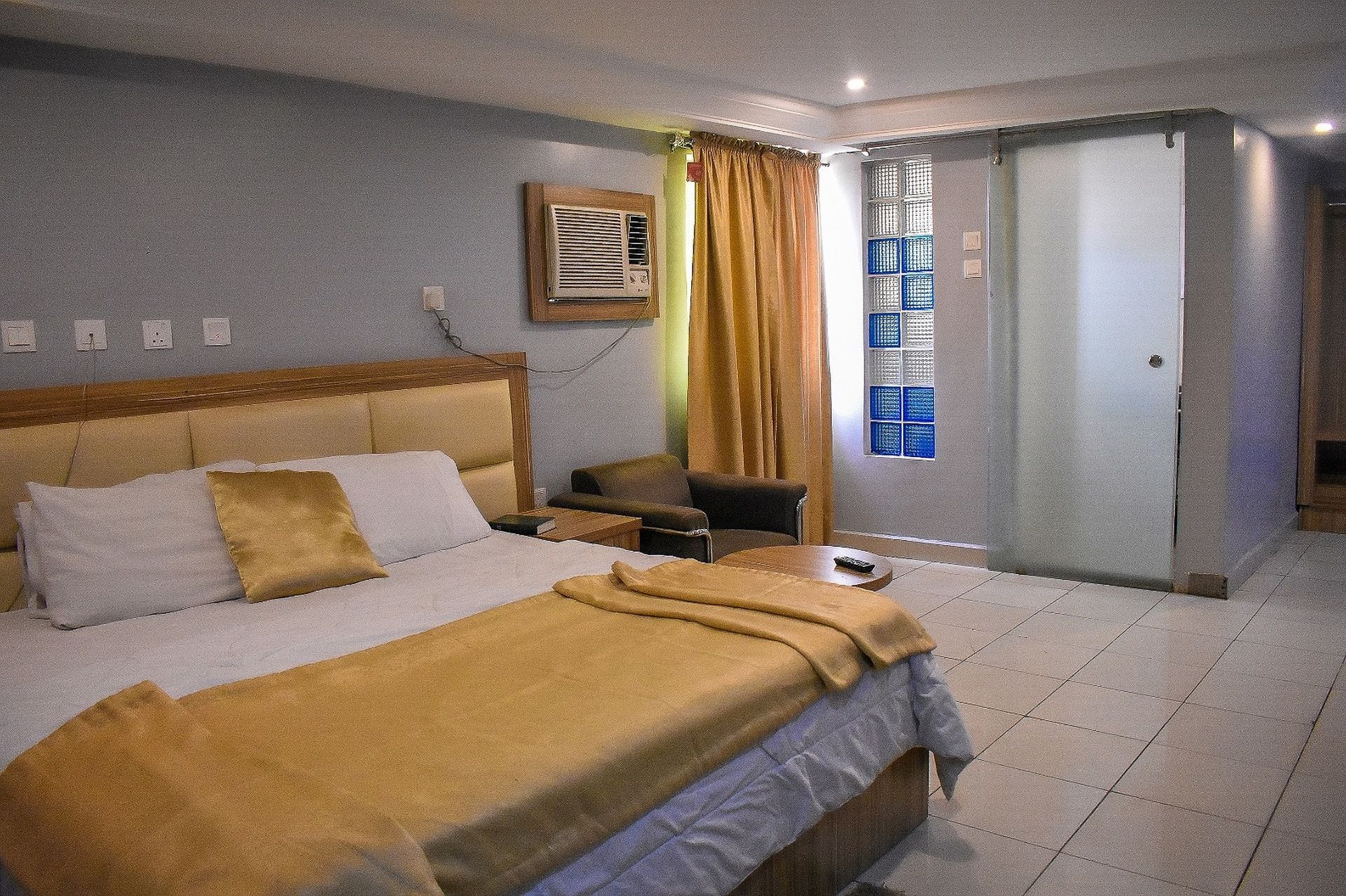 Dublina Suites Festac Town Kültér fotó